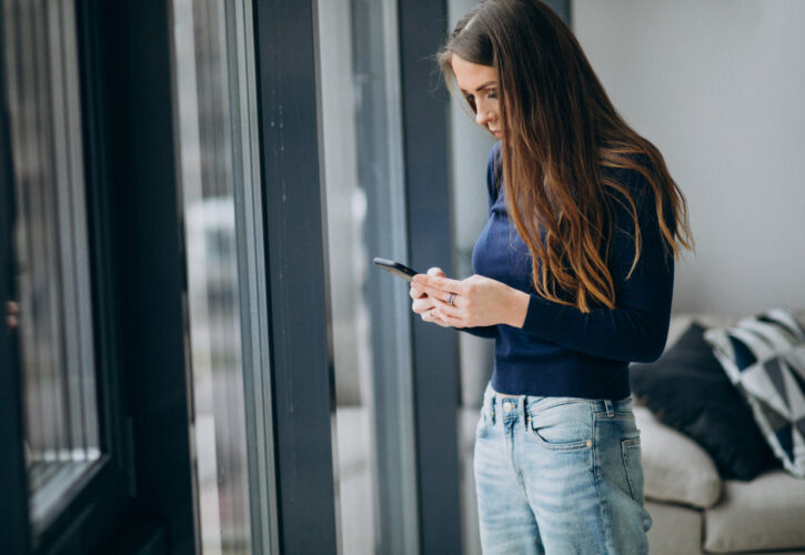 Nowoczesne technologie w oknach: smart windows, systemy przesuwne, okna sterowane automatycznie — trendy i możliwości integracji ze smart domem